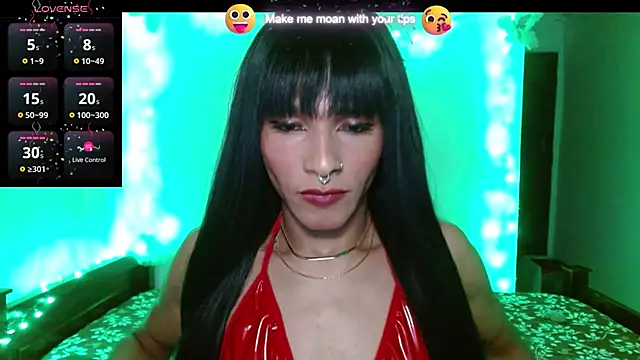 carolinemiller7 online show from 18, 12, 2024