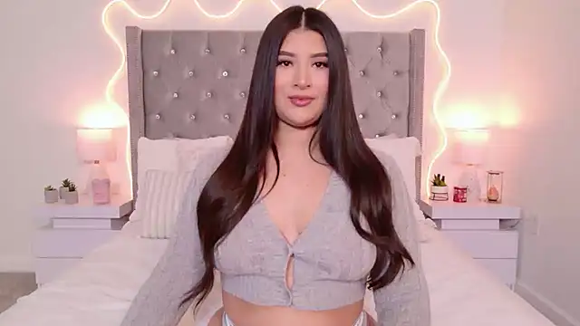 JuliaSUMMERS2022 online show from 16, 4, 2026