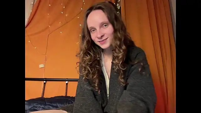 Snapshot of MikkyMoony chatting on 2, 10, 2025 MikkyMoony online show from 2, 10, 2025