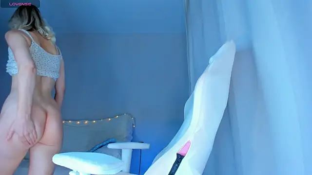 Snapshot of JennyWoody chatting on 23, 10, 2025 JennyWoody online show from 23, 10, 2025