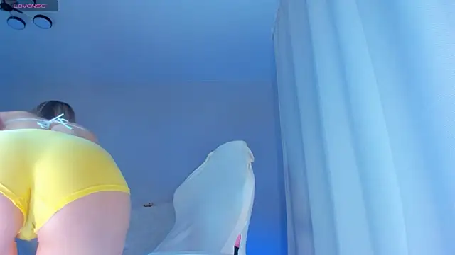 Snapshot of JennyWoody chatting on 15, 10, 2025 JennyWoody online show from 15, 10, 2025