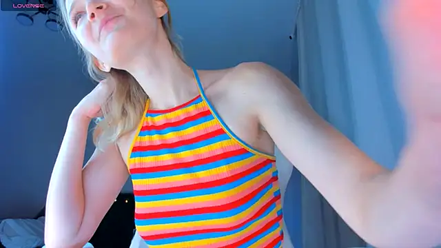 Snapshot of JennyWoody chatting on 26, 11, 2025 JennyWoody online show from 26, 11, 2025