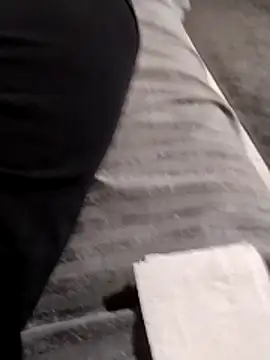 Snapshot of milf_hunter_35 chatting on 31, 5, 2026 milf hunter 35 online show from 31, 5, 2026