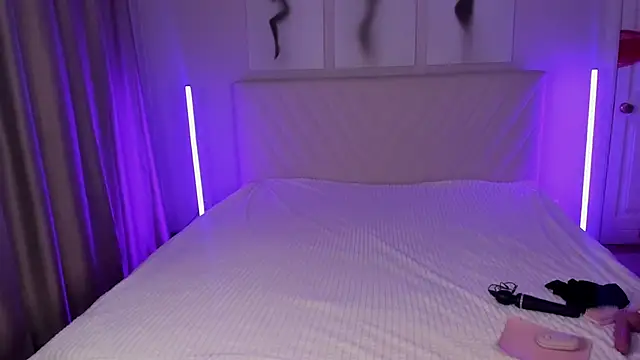 EmmaBarbs online show from 12, 4, 2026