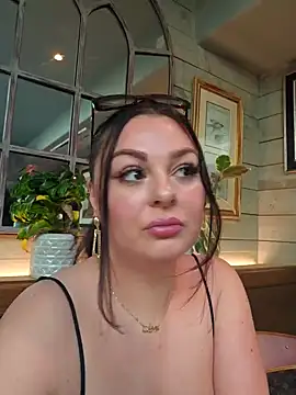 Snapshot of Britishbella chatting on 19, 9, 2025 Britishbella online show from 19, 9, 2025