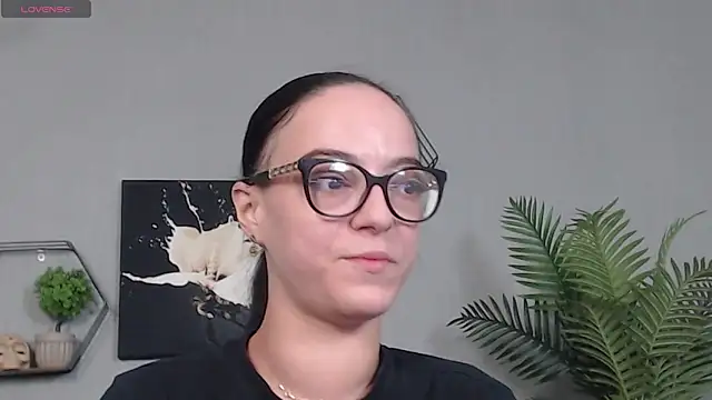 IzabelllNoir online show from 6, 4, 2026