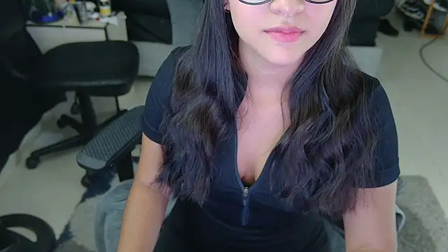 Snapshot of Lucy_Fer5 chatting on 23, 7, 2026 Lucy Fer5 online show from 23, 7, 2026