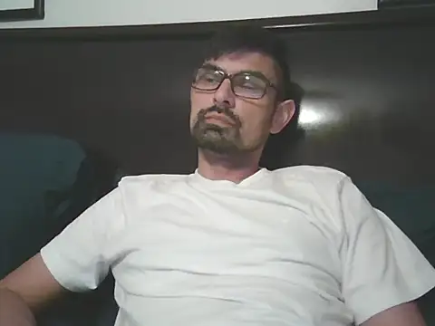 Snapshot of spence204011 chatting on 21, 12, 2025 spence204011 online show from 21, 12, 2025