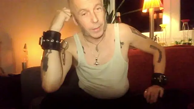 Snapshot of SHARPSkinhead chatting on 24, 10, 2025 SHARPSkinhead online show from 24, 10, 2025