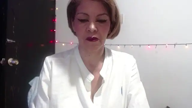 Snapshot of electra-mommy chatting on 10, 6, 2026 electra-mommy online show from 10, 6, 2026