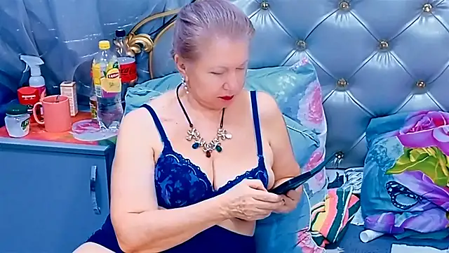 Snapshot of Hornystepmom29 chatting on 18, 5, 2026 Hornystepmom29 online show from 18, 5, 2026