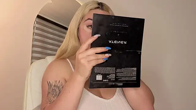 Snapshot of AtheneaRossi chatting on 24, 10, 2025 AtheneaRossi online show from 24, 10, 2025