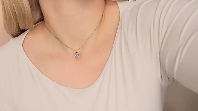 Snapshot of AtheneaRossi chatting on 21, 10, 2025 AtheneaRossi online show from 21, 10, 2025