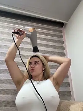 Snapshot of AtheneaRossi chatting on 11, 11, 2025 AtheneaRossi online show from 11, 11, 2025