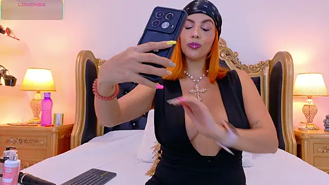 AdelinaVans online show from 1, 12, 2025