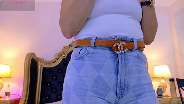 AdelinaVans online show from 4, 4, 2026