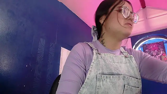 Snapshot of vitoria23_ chatting on 6, 6, 2026 vitoria23 online show from 6, 6, 2026