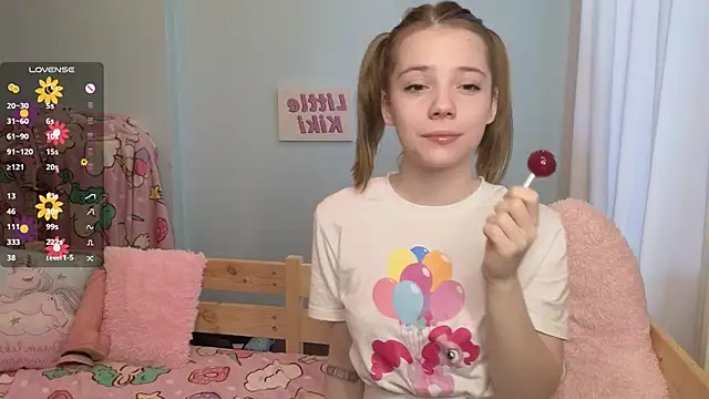 Snapshot of PrincessLittleKiki chatting on 9, 10, 2025 PrincessLittleKiki online show from 9, 10, 2025