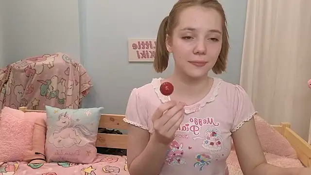 PrincessLittleKiki online show from 8, 1, 2026