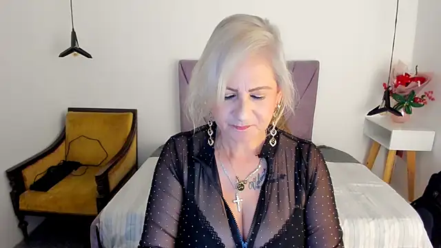ScarletHoot  online show from 28, 5, 2026