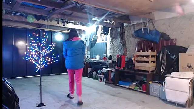  JustmeHere  online show from 4, 12, 2025