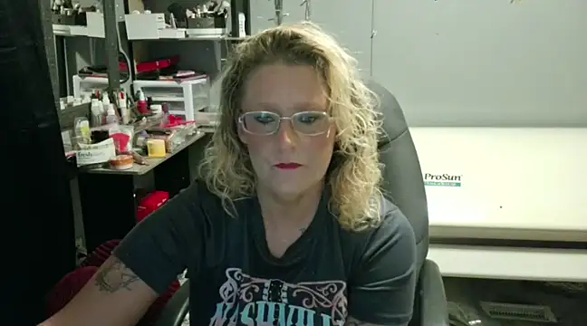 Lisalovely6981 online show from 10, 1, 2025
