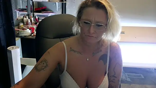 Lisalovely6981 online show from 8, 1, 2025