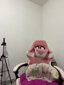 SweetPaige  online show from 13, 4, 2026