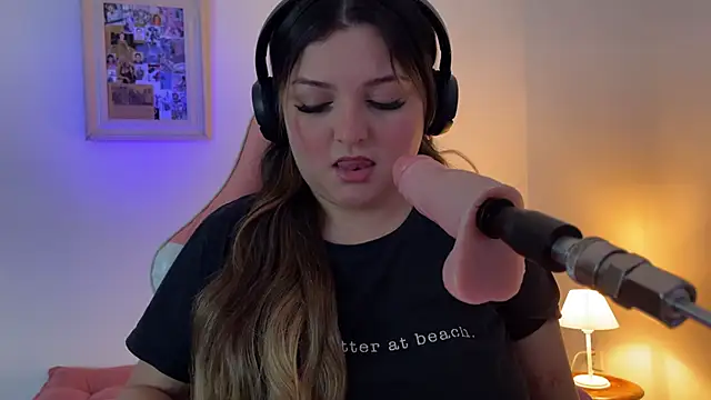 SweetPaige  online show from 9, 11, 2025