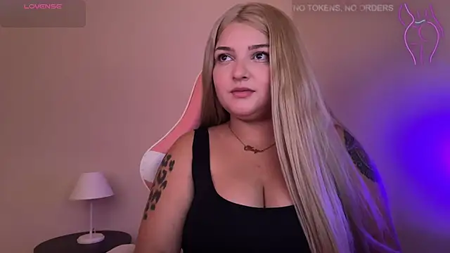 SweetPaige  online show from 7, 3, 2025