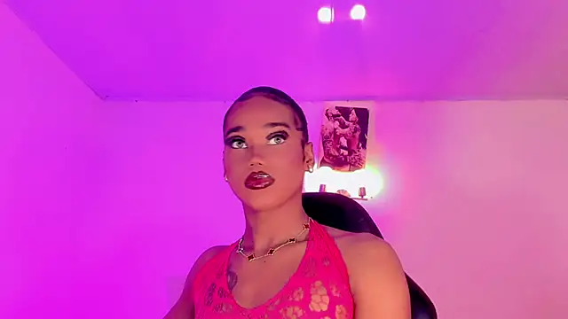 naomy  xx online show from 18, 11, 2025