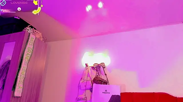 naomy  xx online show from 21, 6, 2026