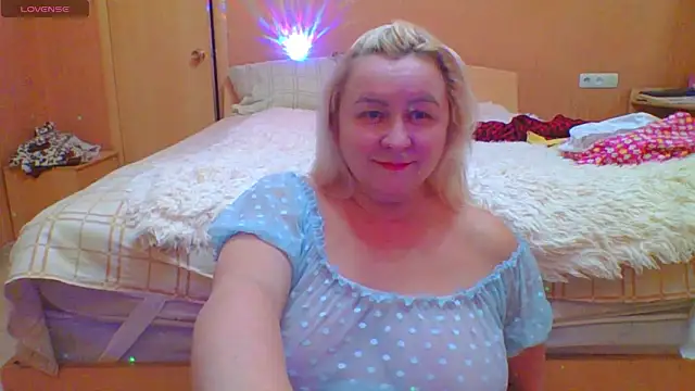 Snapshot of mira_robinsonnn chatting on 15, 11, 2025 mira robinsonnn online show from 15, 11, 2025