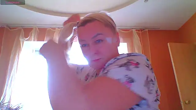 Snapshot of mira_robinsonnn chatting on 8, 10, 2025 mira robinsonnn online show from 8, 10, 2025