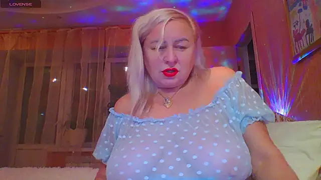 Snapshot of mira_robinsonnn chatting on 22, 10, 2025 mira robinsonnn online show from 22, 10, 2025