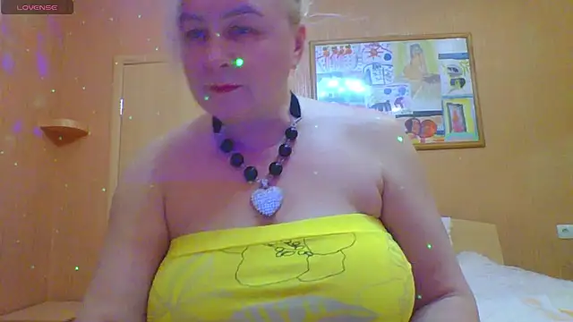 Snapshot of mira_robinsonnn chatting on 16, 11, 2025 mira robinsonnn online show from 16, 11, 2025