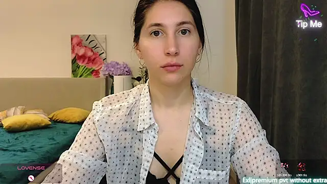 Snapshot of marrycolins chatting on 30, 5, 2026 marrycolins online show from 30, 5, 2026