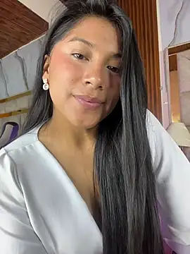 LinnaGardenia online show from 18, 4, 2026