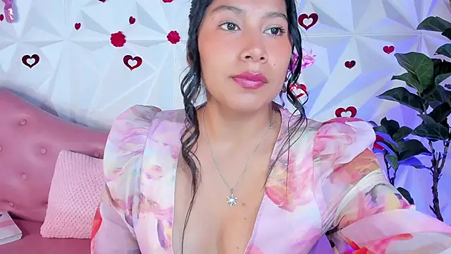 LinnaGardenia online show from 12, 3, 2025