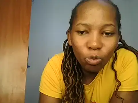 Petitiebooty online show from 21, 2, 2025