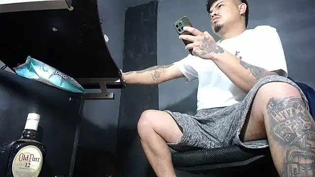 Snapshot of DickMasterfindom chatting on 11, 10, 2025 DickMasterfindom online show from 11, 10, 2025