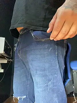 Snapshot of DickMasterfindom chatting on 3, 5, 2026 DickMasterfindom online show from 3, 5, 2026