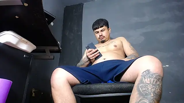 Snapshot of DickMasterfindom chatting on 25, 10, 2025 DickMasterfindom online show from 25, 10, 2025