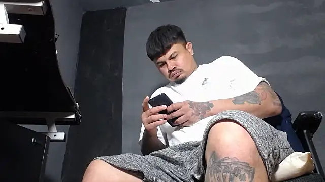 Snapshot of DickMasterfindom chatting on 17, 10, 2025 DickMasterfindom online show from 17, 10, 2025