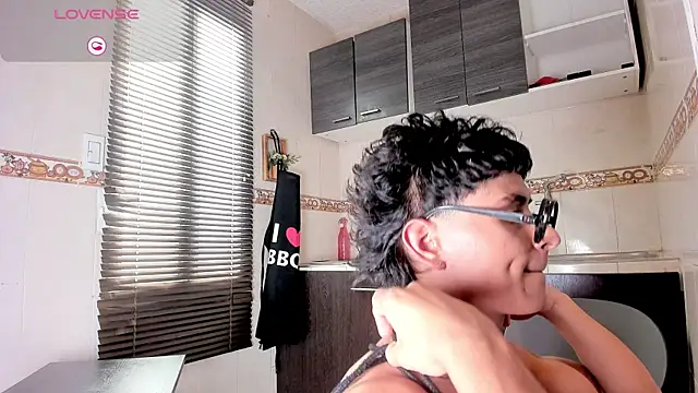 Snapshot of Jhonny-Blake chatting on 3, 7, 2026 Jhonny-Blake online show from 3, 7, 2026