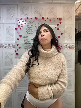 Snapshot of Alanna_atm_ chatting on 6, 2, 2025 Alanna atm online show from 6, 2, 2025