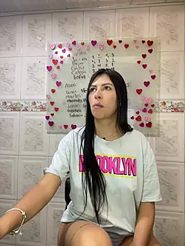 Snapshot of Alanna_atm_ chatting on 5, 2, 2025 Alanna atm online show from 5, 2, 2025