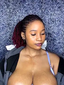 Snapshot of chocogirl01 chatting on 13, 9, 2025 chocogirl01 online show from 13, 9, 2025