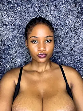 Snapshot of chocogirl01 chatting on 25, 11, 2025 chocogirl01 online show from 25, 11, 2025