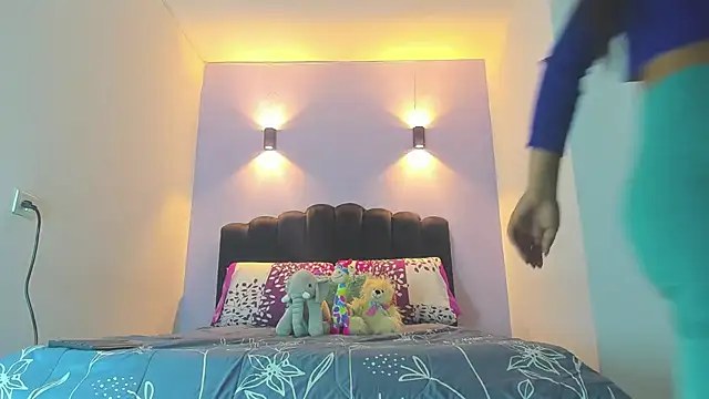 Sofia Clauss  online show from 26, 9, 2025